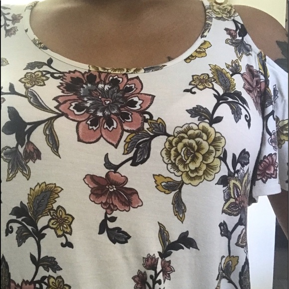 Forever 21 Contemporary cold shoulder dress - Picture 3 of 7